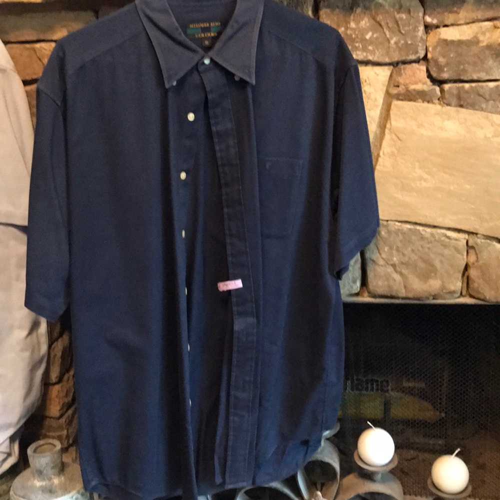 Short-sleeved dress shirt